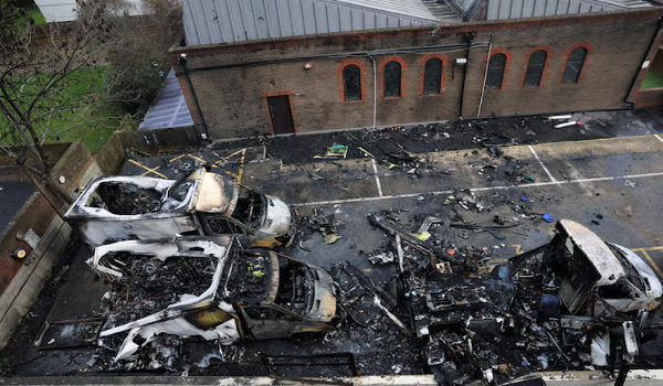 القبض على مشتبه به رابع في حرق سيارات إسعاف منظمة يهودية ببريطانيا