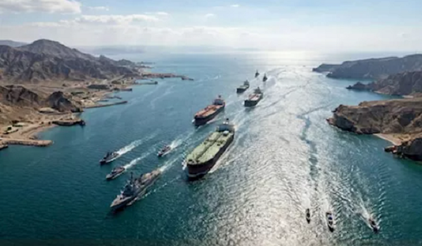 سفينة يونانية تتعرض لهجوم في مضيق هرمز