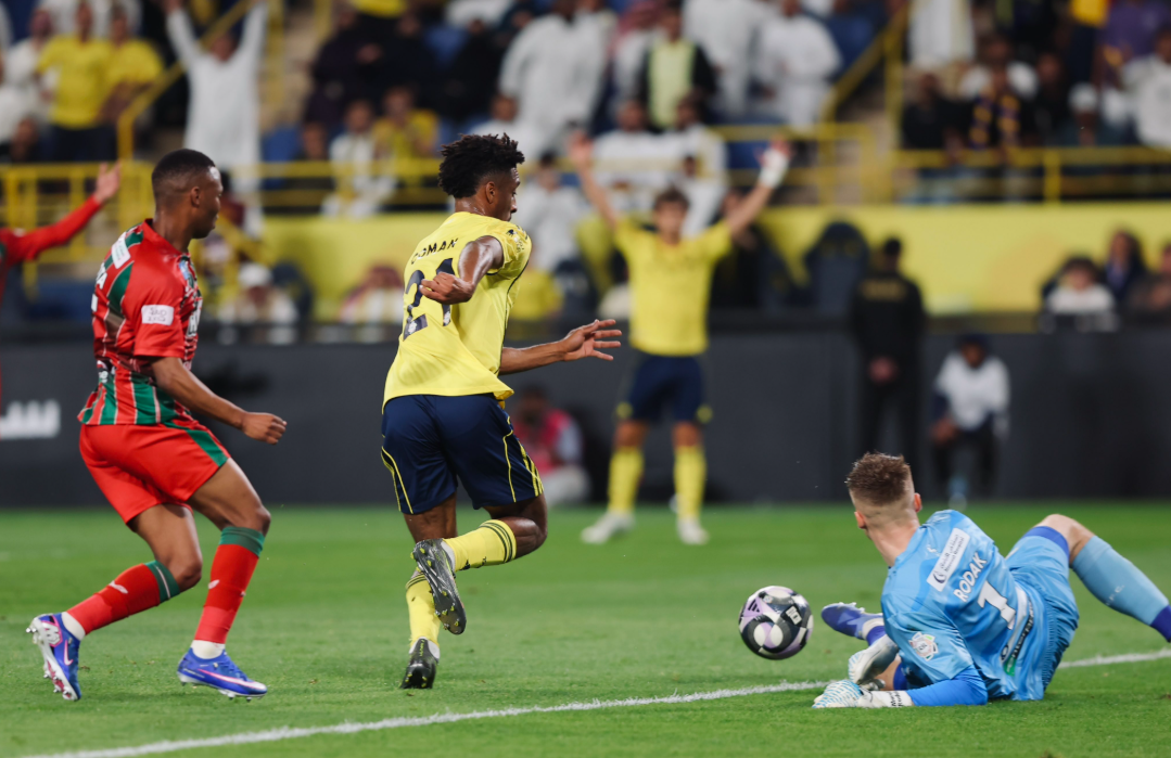 النصر يخطف فوزا ثمينا من الاتفاق ويواصل الابتعاد بالصدارة