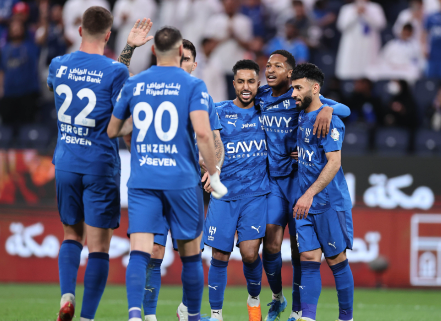 الهلال يكتسح الخلود بسداسية ويواصل ملاحقة النصر