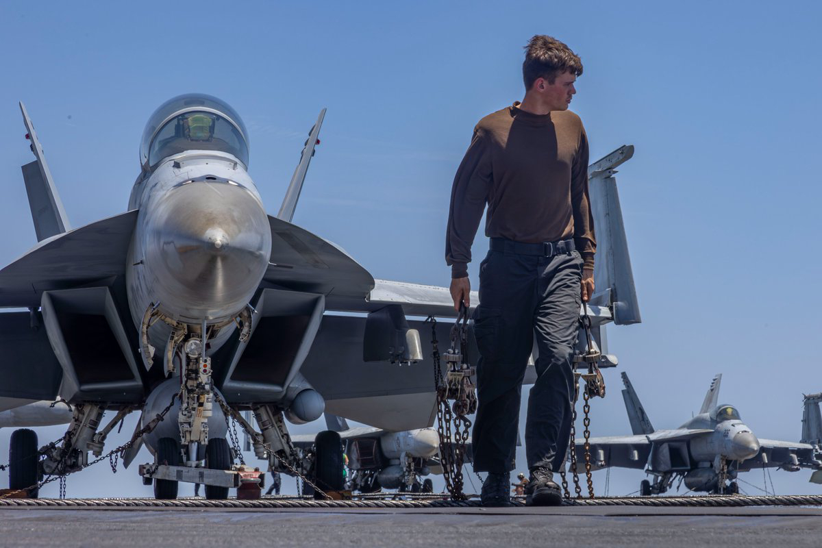 القيادة المركزية الأميركية تُعيد 25 سفينة لإيران