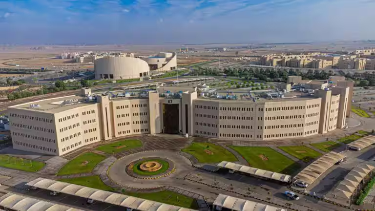 تحويل الدراسة الحضورية في «جامعة القصيم» إلى «عن بعد» غدًا
