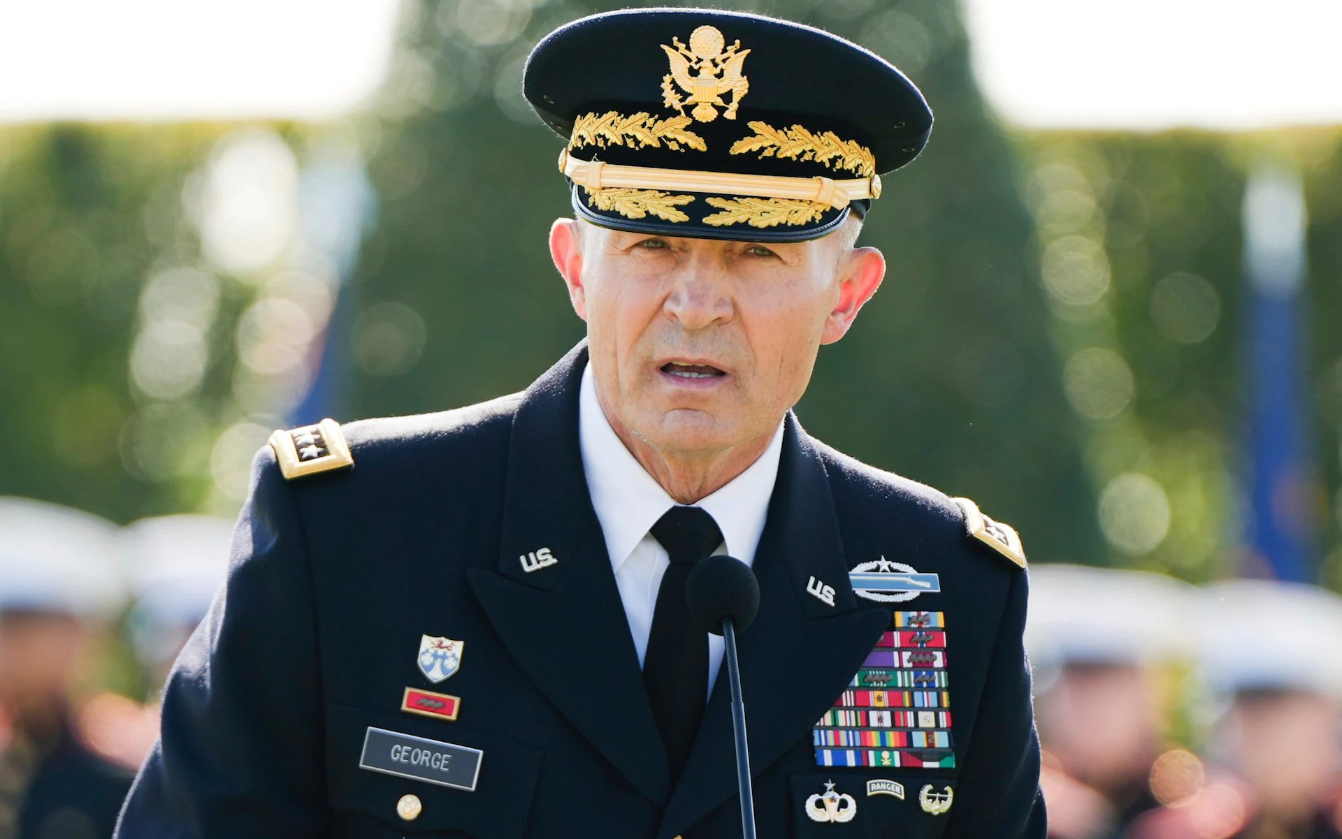 إقالة رئيس أركان الجيش الأمريكي بقرار من وزير الدفاع