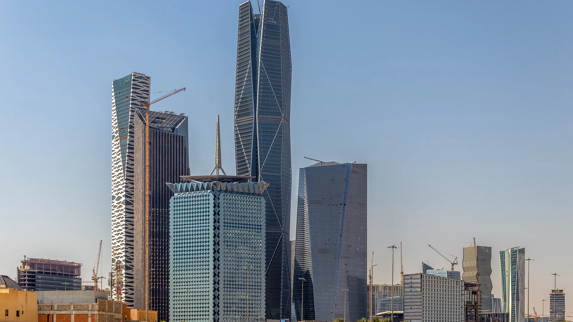 كيف أعادت رؤية 2030 رسم خريطة المملكة كمركز عالمي للتجارة؟