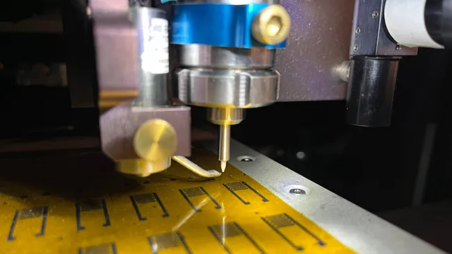 هل نحن على أعتاب دمج الذكاء الاصطناعي بالدماغ البشري؟