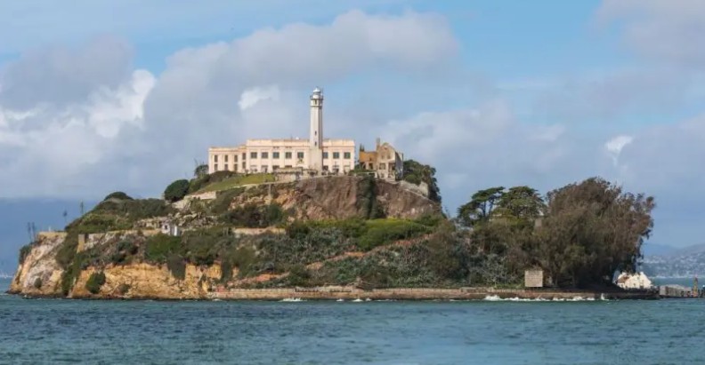 ترمب يسعى لإحياء سجن ألكاتراز الشهير بـ152 مليون دولار