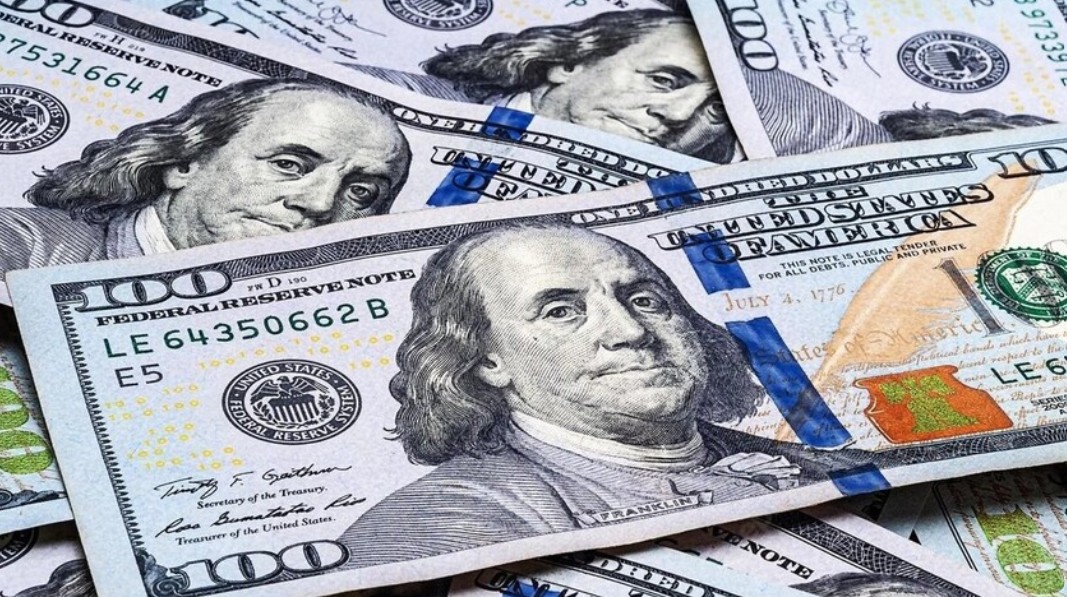 الدولار يستقر وسط آمال التهدئة في الشرق الأوسط