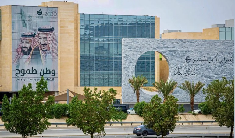 «السياحة» وغرفة مكة تناقشان جاهزية مرافق الضيافة استعدادًا لحج 1447هـ