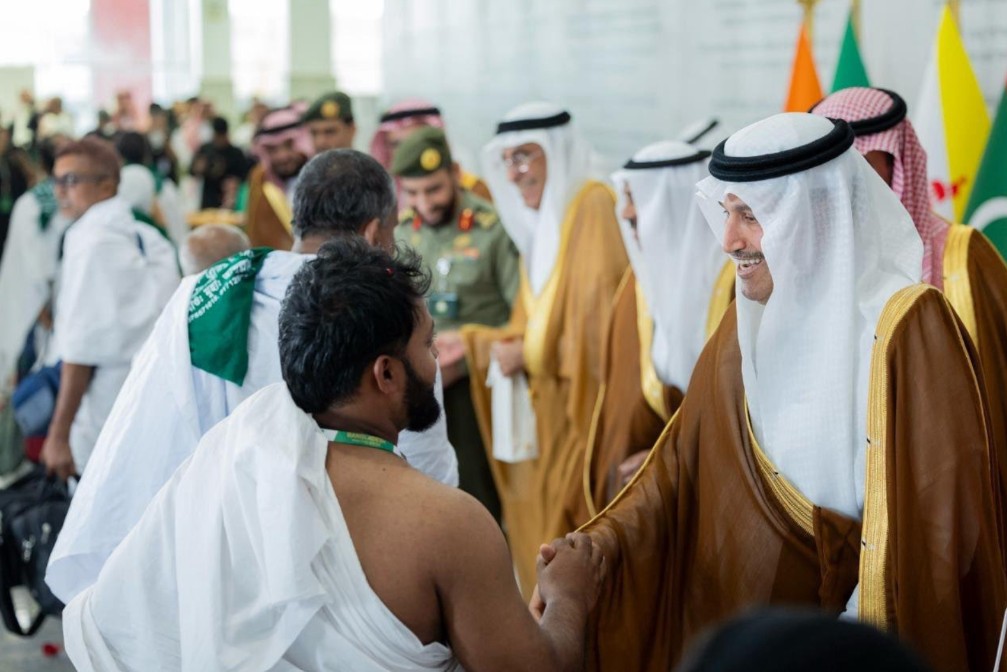 استعدادات مكثفة لخدمة الحجاج.. استقبال أولى الرحلات عبر مبادرة “طريق مكة”