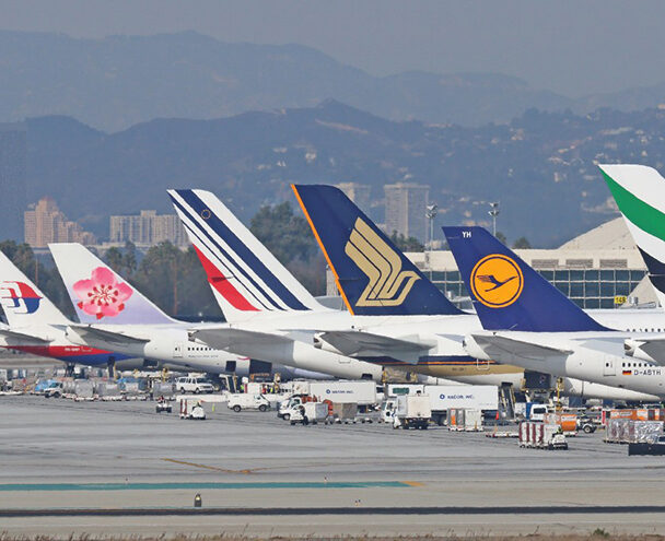 تحذيرات أوروبية من أزمة وقود طائرات جراء إغلاق مضيق هرمز