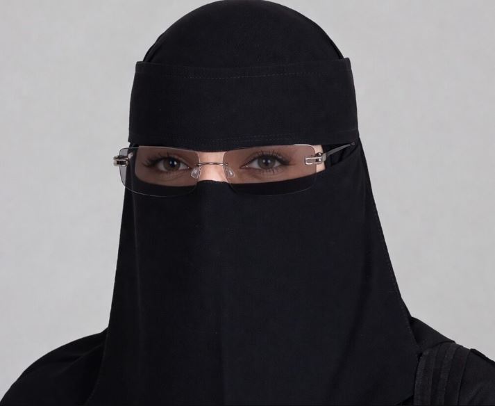 فن واستثمار الهوية