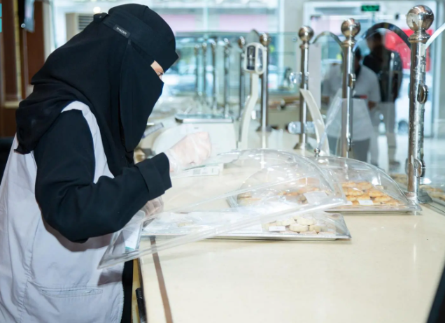 رقابة مكثفة تثمر عن ارتفاع امتثال منشآت تبوك لـ86% عبر 109 آلاف زيارة ميدانية