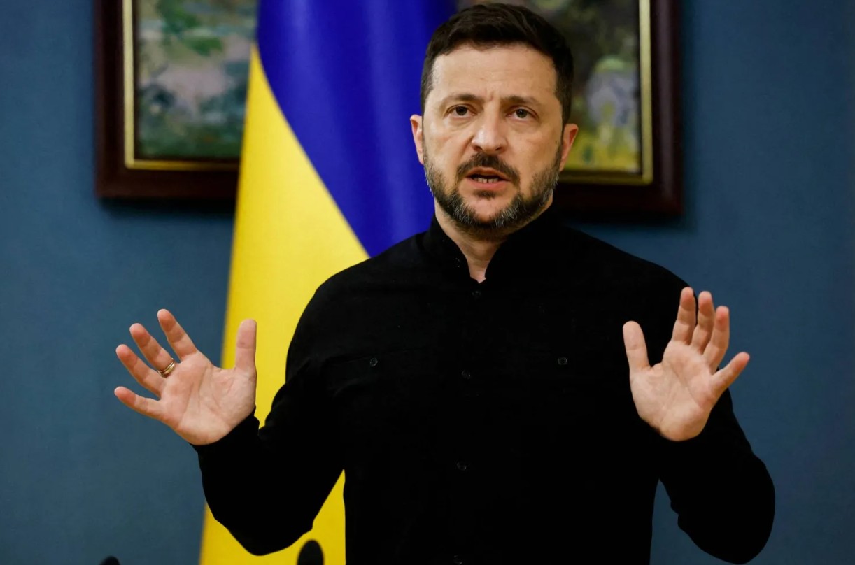 زيلينسكي يهاجم تخفيف عقوبات النفط الروسي ويحذر من تداعياته