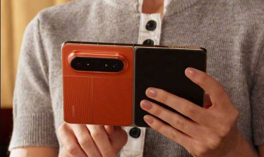 «هواوي» تطلق أول هاتف «عريض» قابل للطي