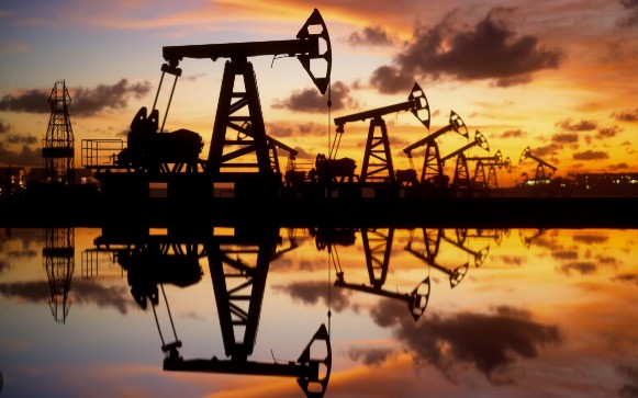 قفزة حادة للنفط الفوري بعد تهديدات ترمب لإيران