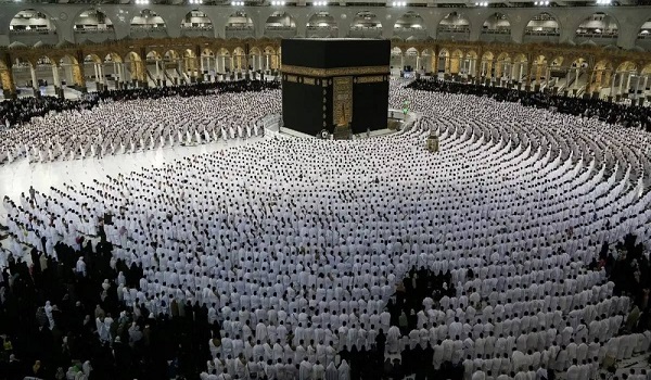 مكة في موسم الحج من الهدوء النسبي إلى واحدة من أكثر مدن العالم ازدحامًا