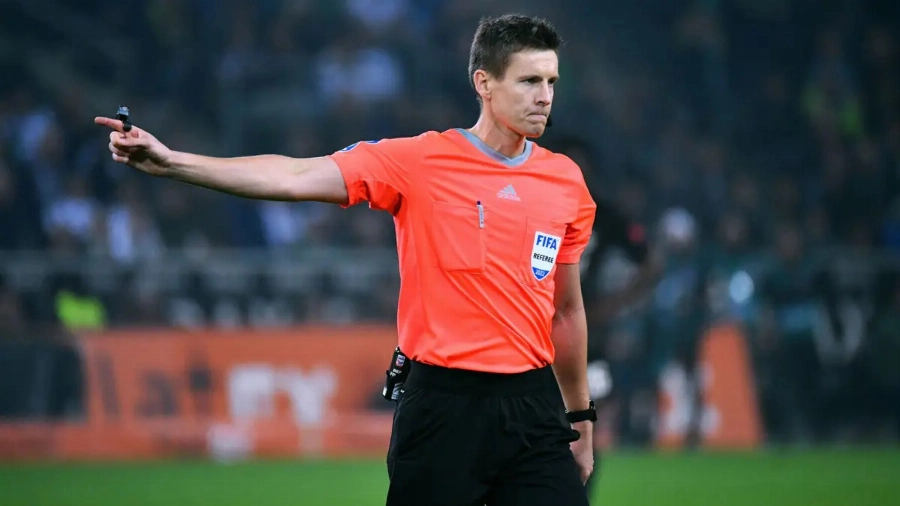 الكشف عن حكم نهائي كأس الملك الحكم الألماني دانيال سيبرت