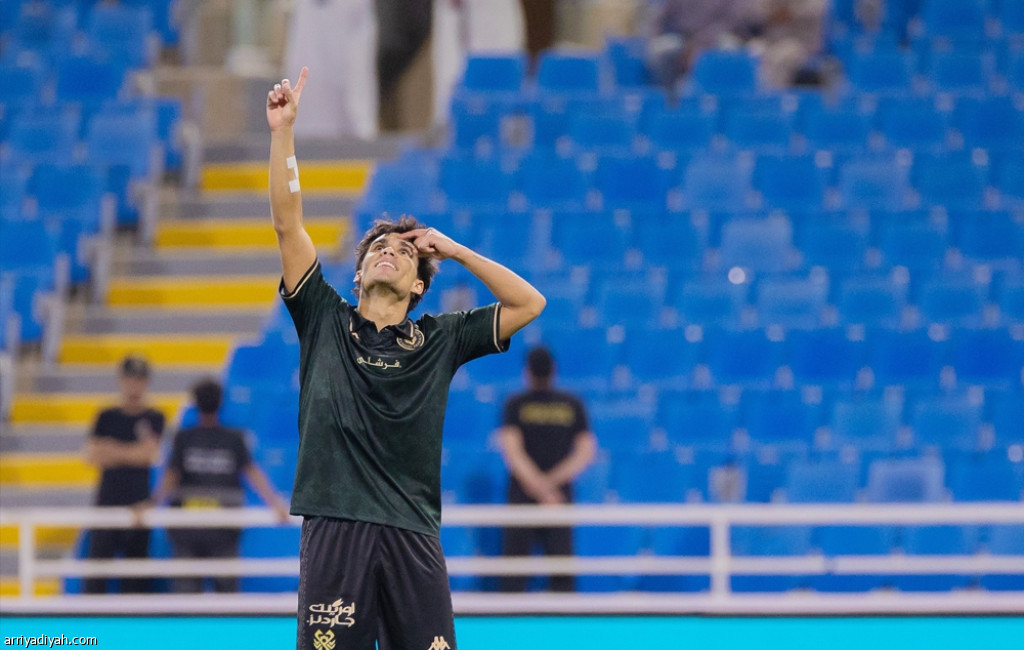 الخلود يفتقد إنريكي أمام الهلال