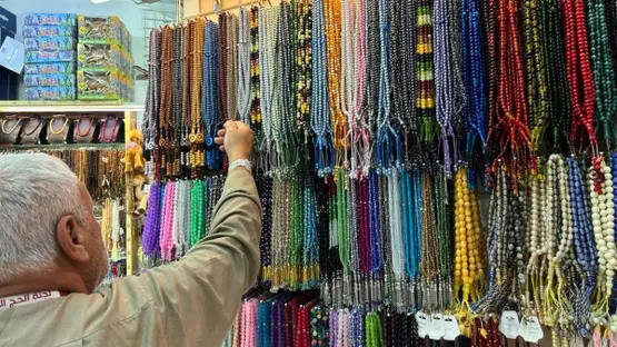 هدايا الحجاج.. سوق موسمي يتحول إلى استثمار وهوية سعودية عالمية