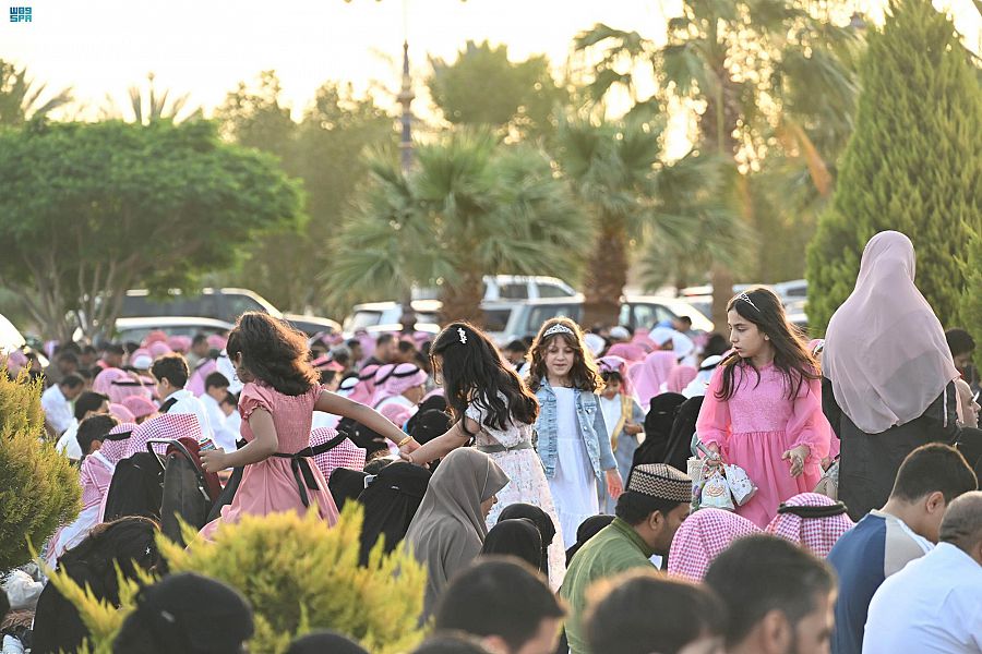 من «الجامكية» إلى «العيدية».. حكاية عادة ارتبطت بفرحة الأعياد عبر الأجيال