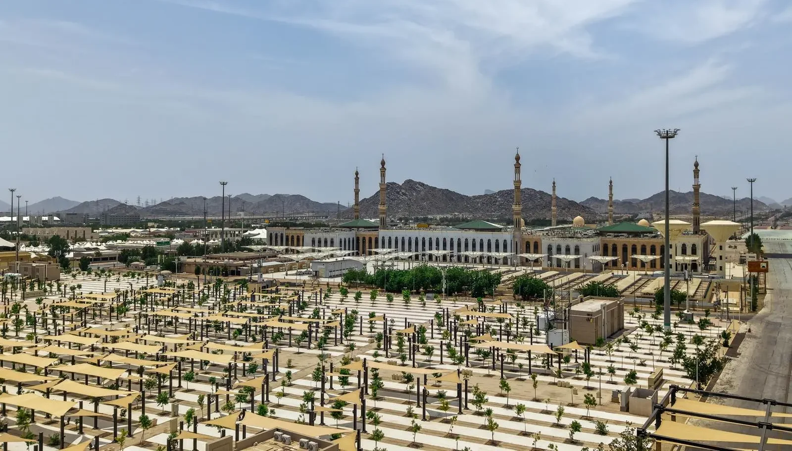 مسجد نمرة وجبل الرحمة.. معالم عرفات تستقبل الحجيج في أعظم أيام الحج