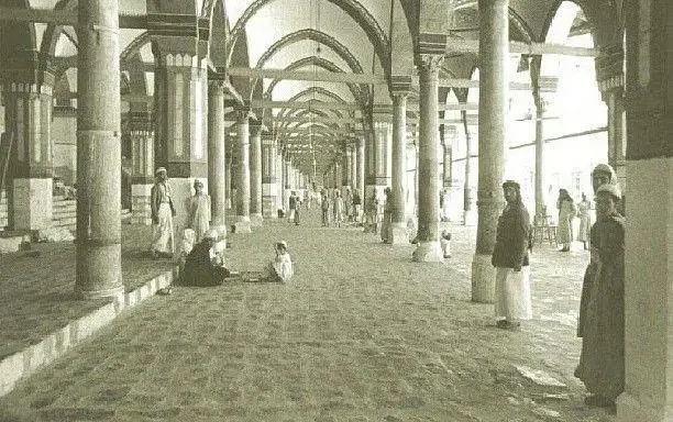 من حلقات متفرقة إلى منظومة راسخة.. كيف تحول الحرمان إلى جامعة مفتوحة للعالم الإسلامي؟