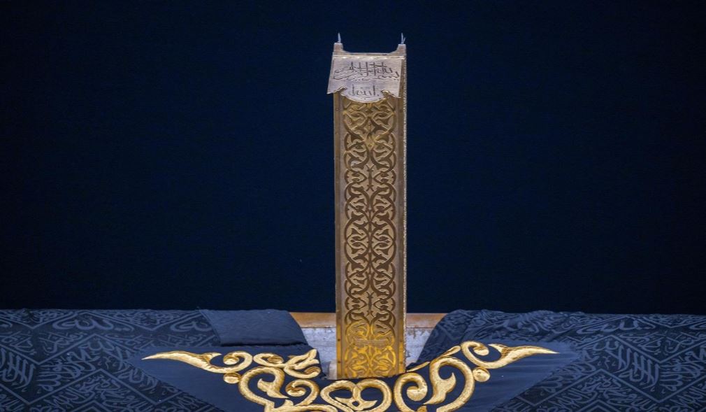 «صنعه أحمد إبراهيم بدر».. سر اسم يزين ميزاب الكعبة المشرفة 