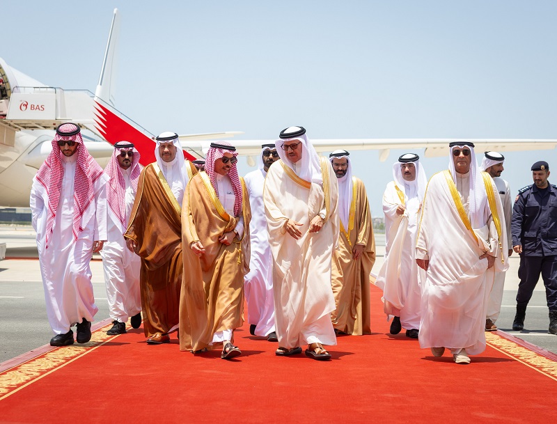 وزير الخارجية يصل إلى البحرين للمشاركة في الاجتماع