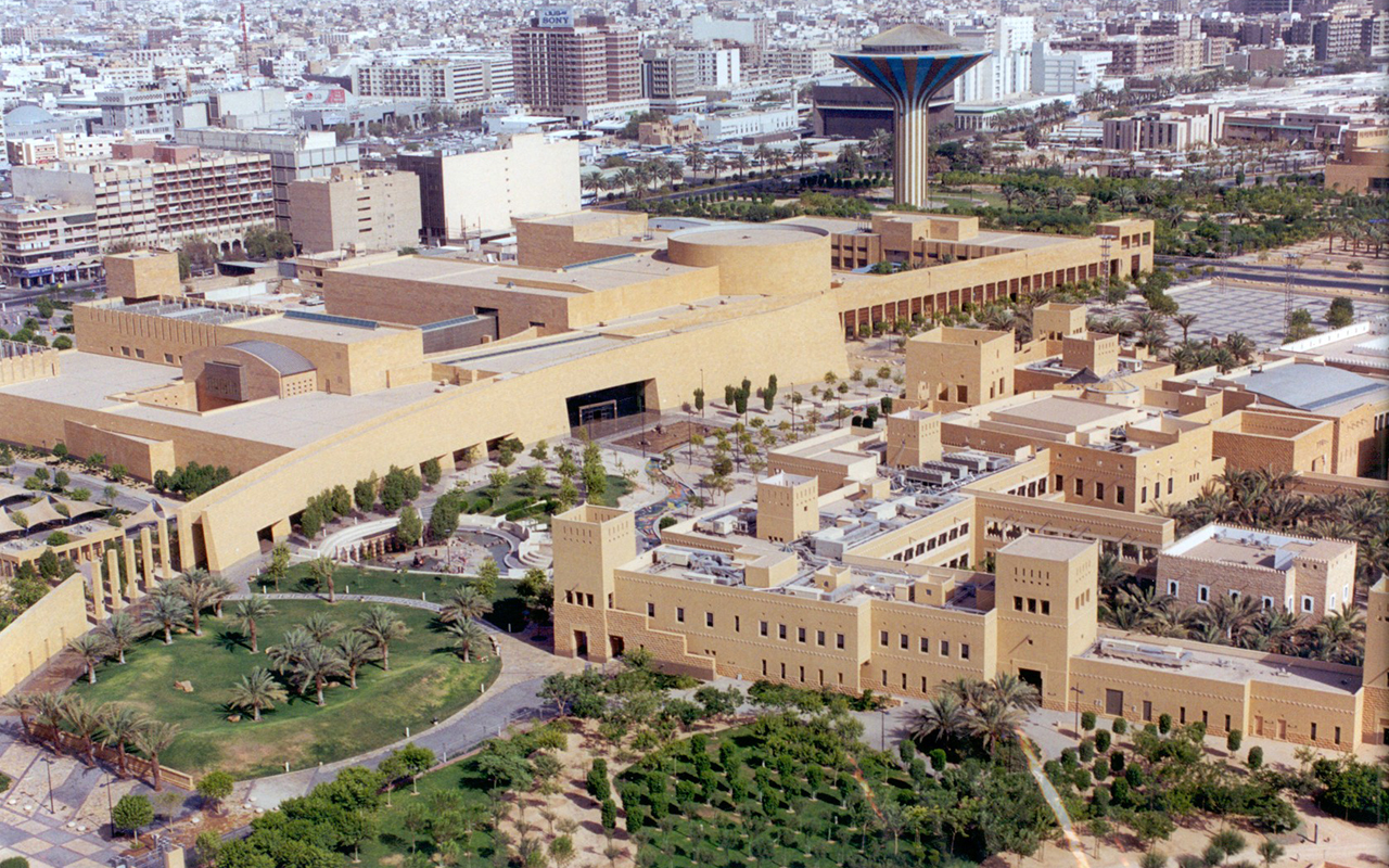 في اليوم العالمي للأرشيف.. دارة الملك عبدالعزيز تع