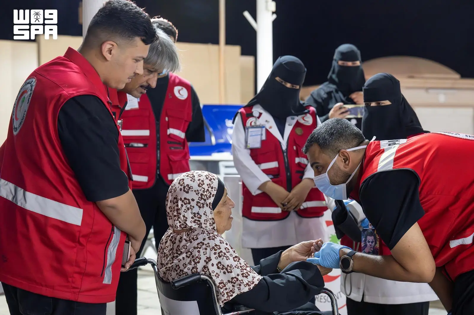 حاج يعبر عن رضاه عن الخدمات
