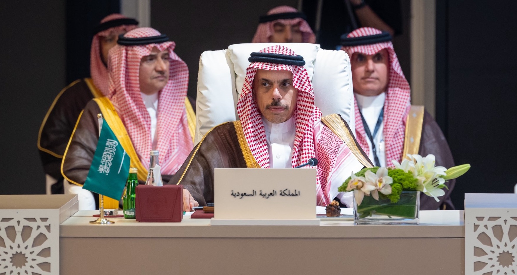 وزير الخارجية يعقد سلسلة لقاءات ثنائية مع نظرائه العرب في الأردن