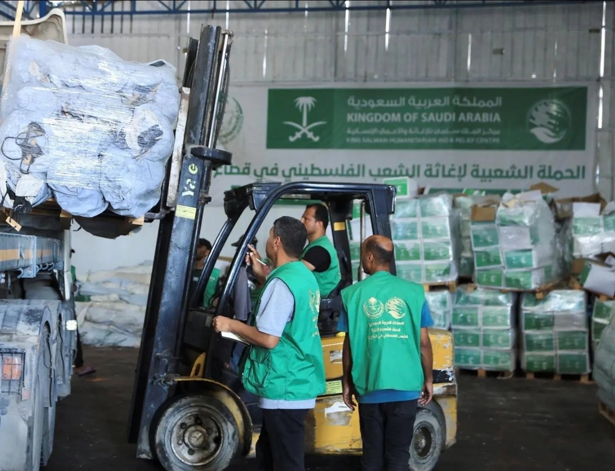 وصول قافلة مساعدات سعودية جديدة إلى غزة لدعم المتضررين