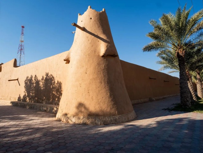 قصور الطين في الحدود الشمالية.. هندسة الصحراء التي هزمت الزمن