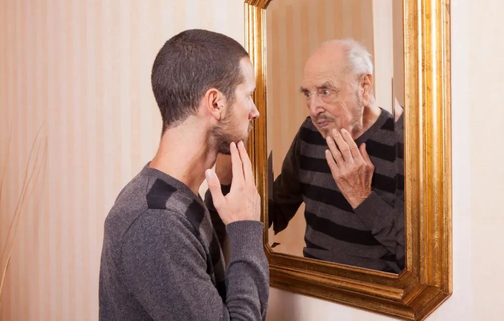 دراسة: مواليد التسعينات يشيخون بيولوجيا أسرع من الأجيال السابقة