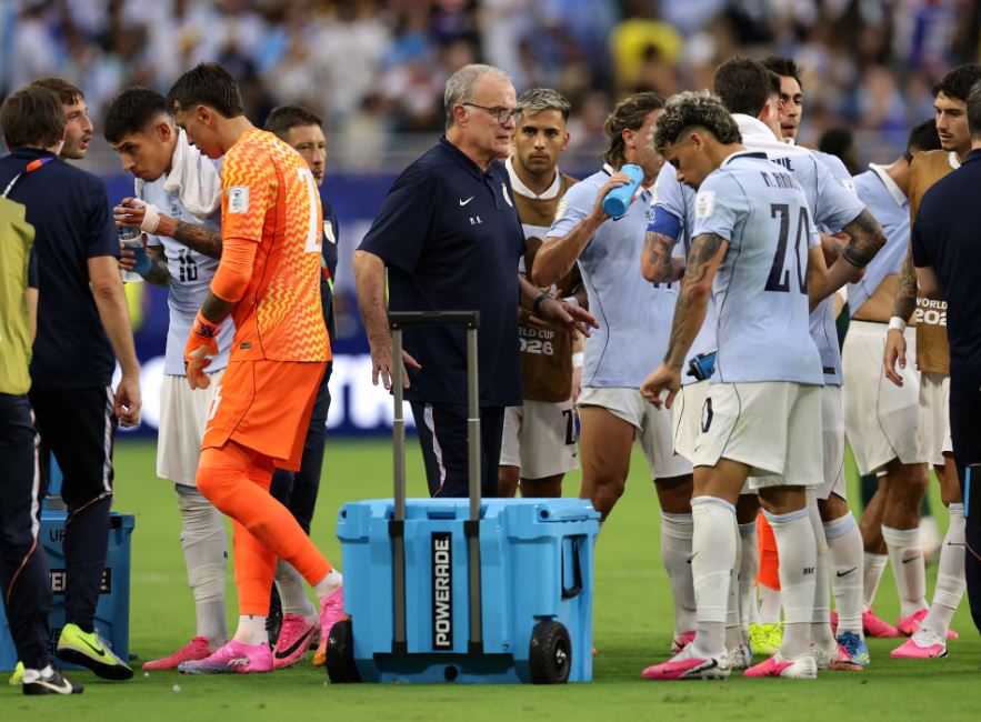 رئيس «فيفا» يرد على جدل استراحة الترطيب في كأس العالم: ليست تجارية