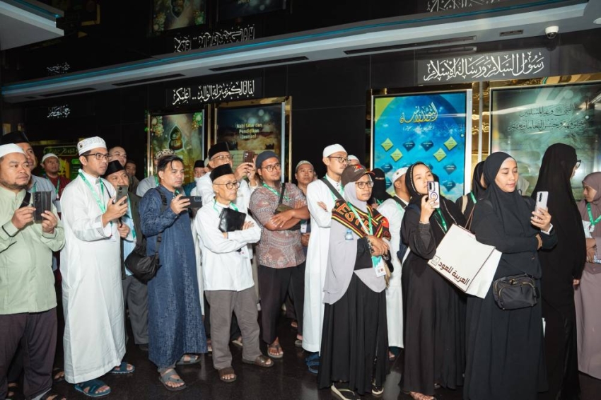 ضيوف برنامج خادم الحرمين يزورون مسجد قباء وجبل الرماة