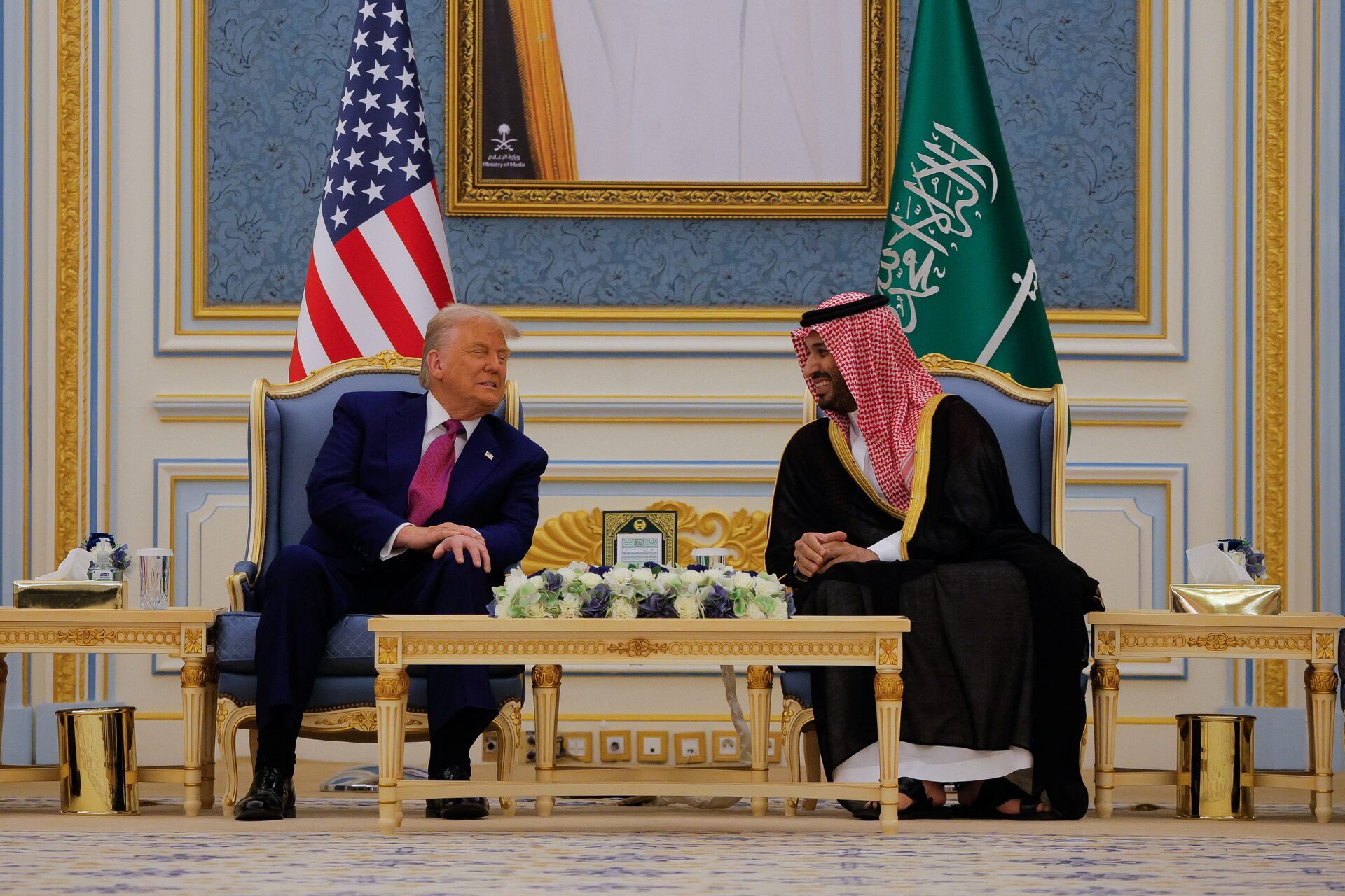 ولي العهد يبحث هاتفيًا مع الرئيس الأمريكي تطورات الأحداث بالمنطقة