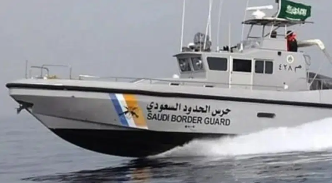 حرس الحدود بالمدينة المنورة ينقذ مواطنين تعطلت واسطتهما البحرية