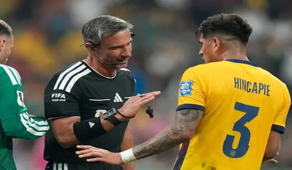 بعد ألميرون.. هينكابي ثاني لاعب يُطرد بموجب قانون تغطية الفم في المنوديال