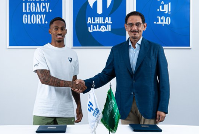 رسميا.. الهلال يضم سمرفيل لمدة 4 مواسم الأمير نواف بن سعد سمرفيل
