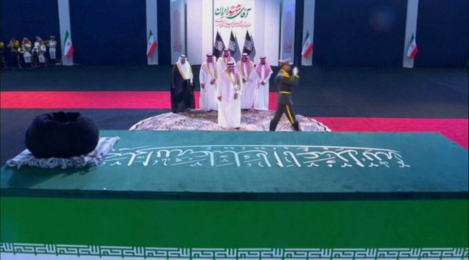 وفد سعودي برئاسة الخريجي يشارك في مراسم تشييع خامنئي