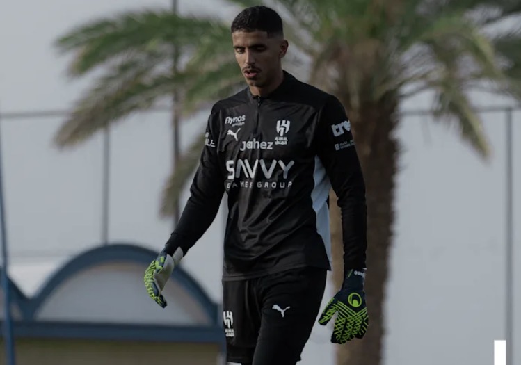 الهلال يعلن رحيل الحارس أحمد أبو راسين 