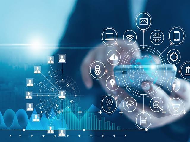 7 ساعات يوميًا على الإنترنت.. تقرير يكشف حجم التحول الرقمي في المملكة