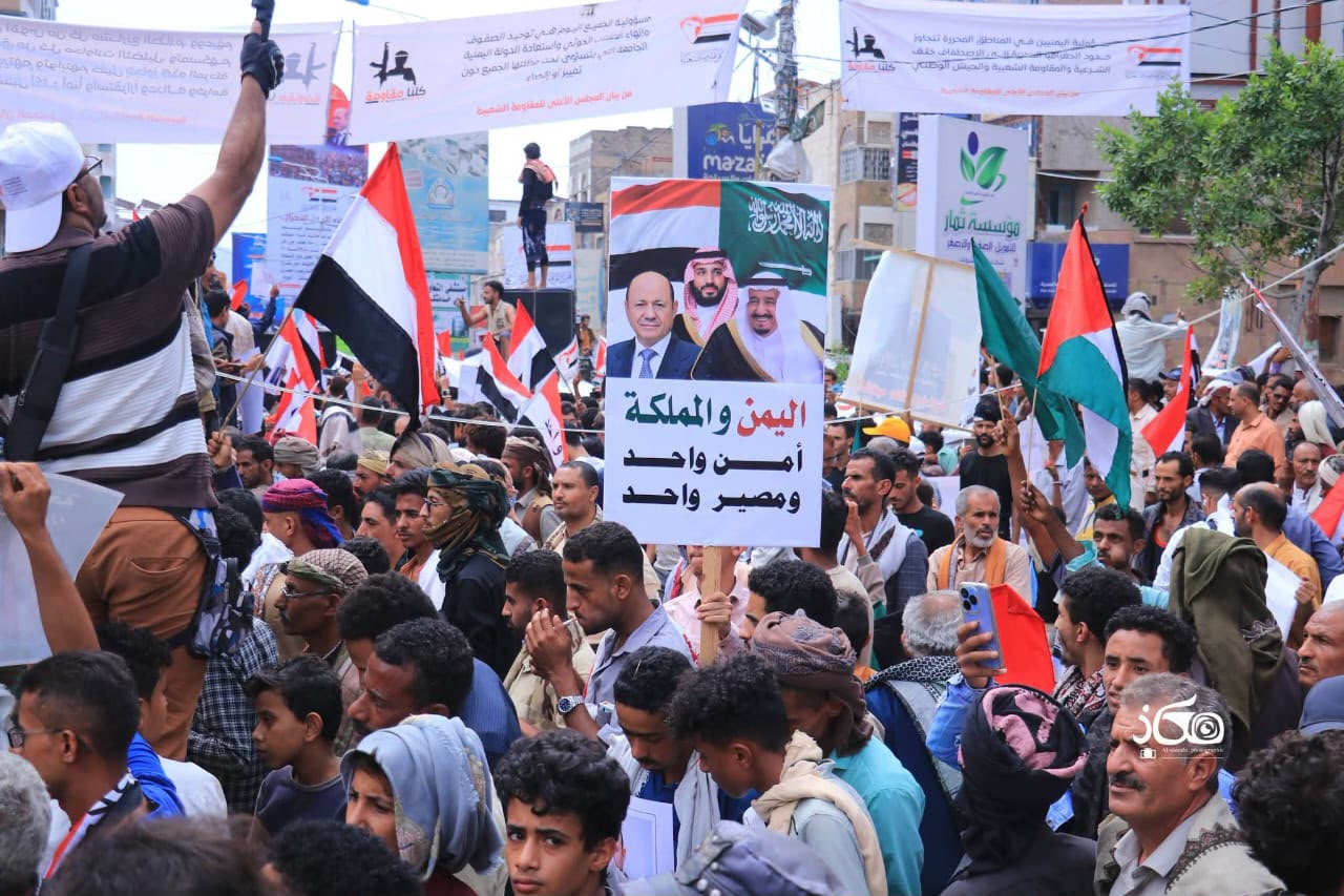 مسيرة جماهيرية حاشدة في تعز دعمًا لمعركة التحرير وحماية السيادة اليمنية 
