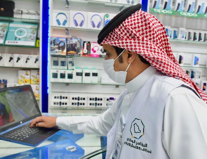 ضبط 104 حالات اشتباه بالتستر التجاري خلال يونيو