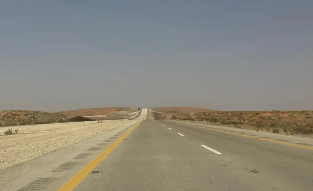 بطول 246 كيلومترًا.. طريق رفحاء – حائل يعزز الربط اللوجستي والتنمية الاقتصادية