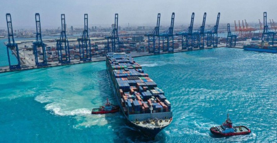 ميناء جدة الإسلامي يوسع شبكة الربط العالمي.. إضافة خدمة Maersk لتعزيز التجارة