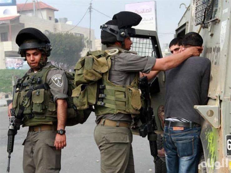 جيش الاحتلال يعتقل فلسطينيين - أرشيفية