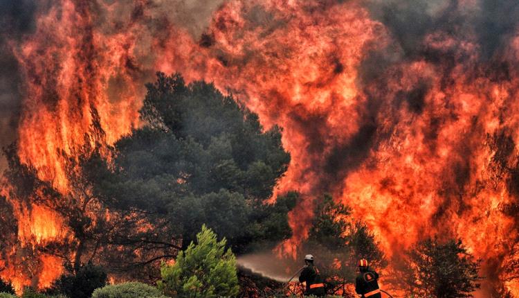 حريق ضخم في اليونان