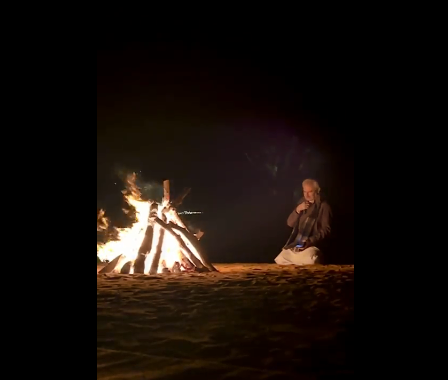 لقطة من فيديو إشعال الوليد بن طلال للنار